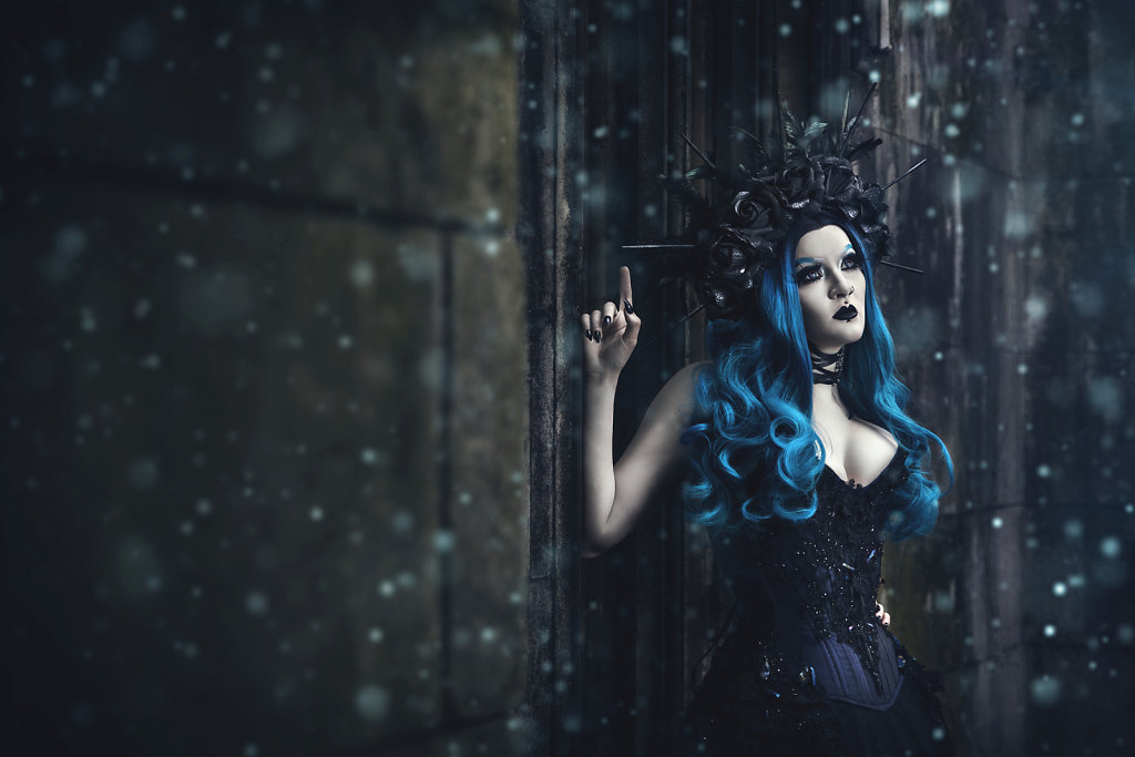 fantasy-portrait-goth-headpiece