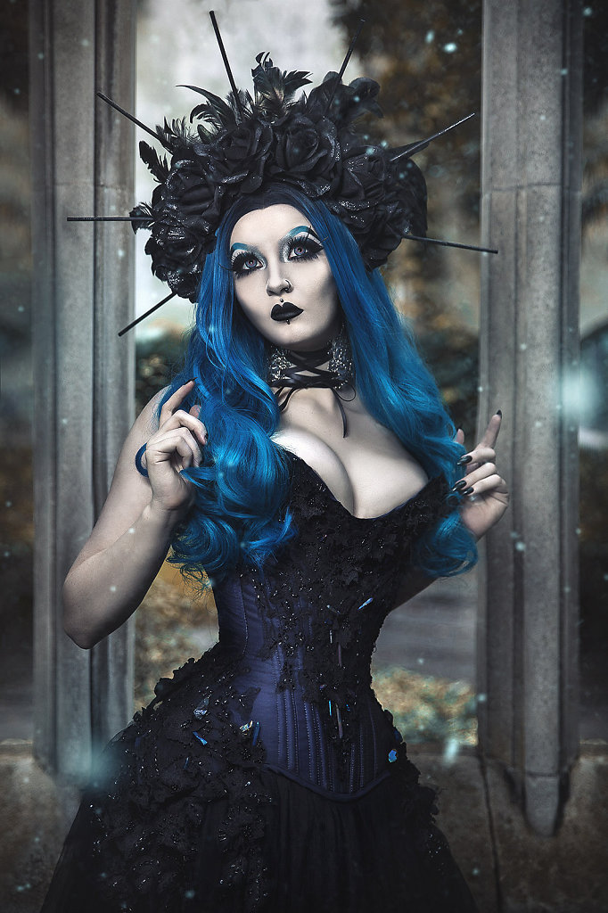 goth-alternativefashion-femalemodel